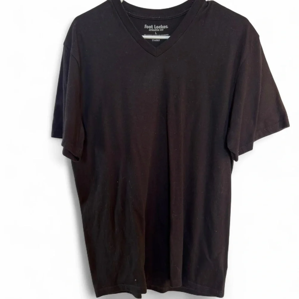 Foot Locker Men's Black V-Neck Short Sleeve Athletic Tee Shirt Large